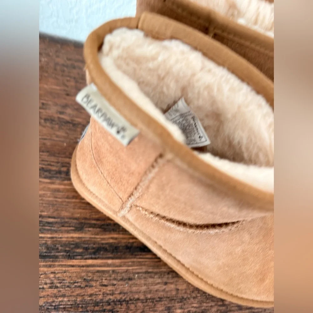 BearPaw Men's Chestnut Suede Short Boots women’s size 6 NNT
